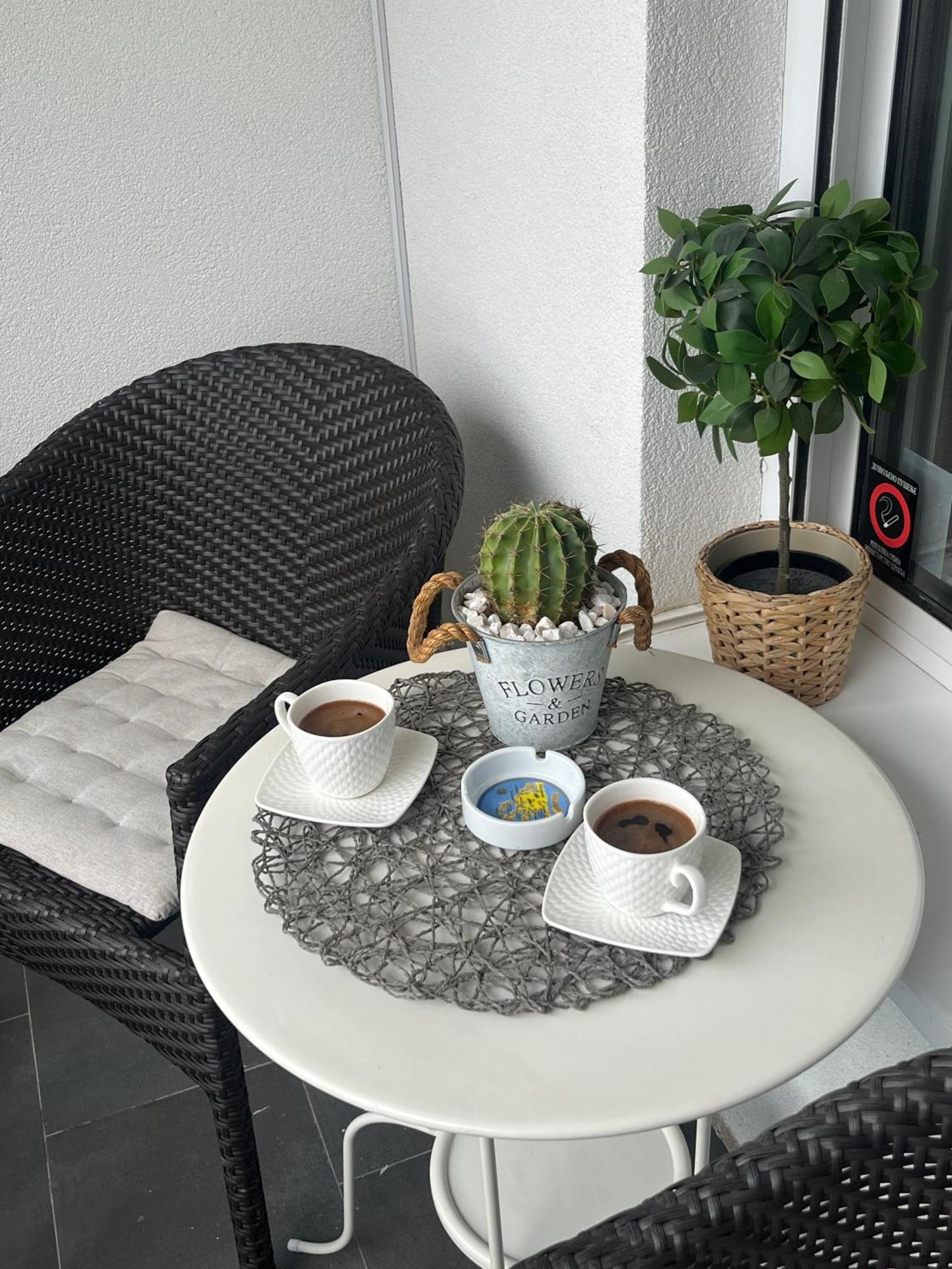 Lux Apartment 13 Center, Free Parking Ni Kültér fotó
